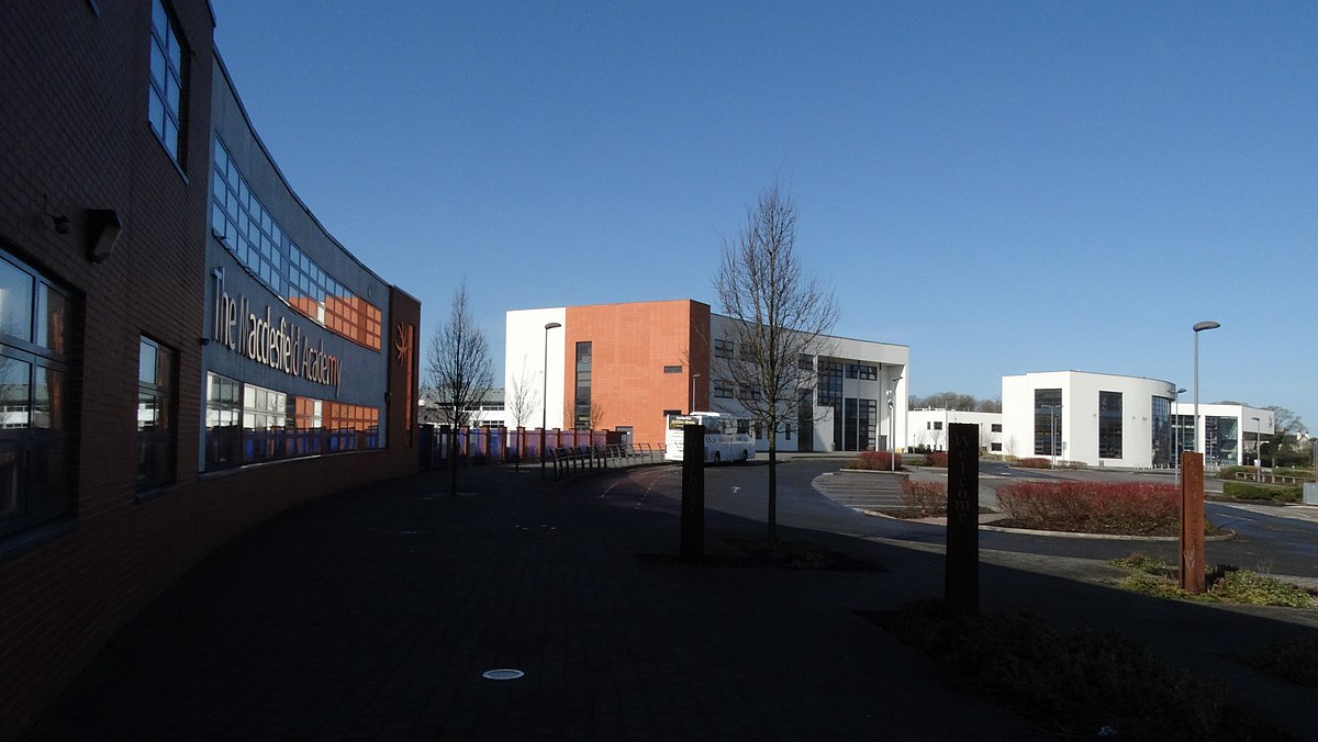 Macclesfield_Academy_&_College_(geograph_6005141)