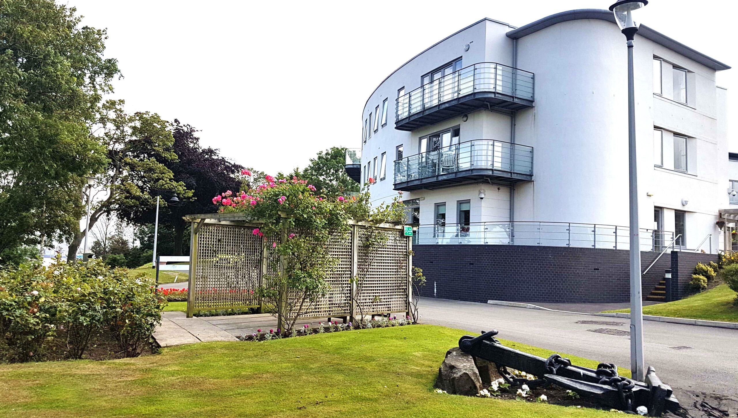 trinity_house_hub_mariners_park_grounds_anchor_roses_web_news